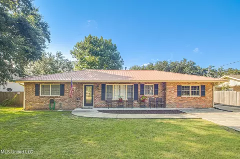 119 W 3rd St, Long Beach, MS 39560