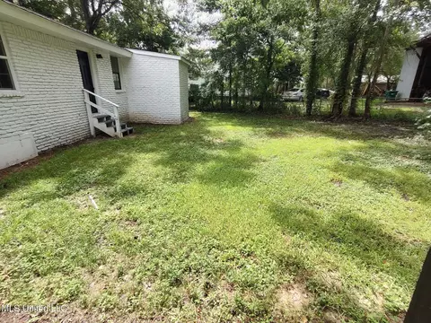 Exterior - 3100 Bellview Ave, Moss Point, MS 39563 photo 7 of 8