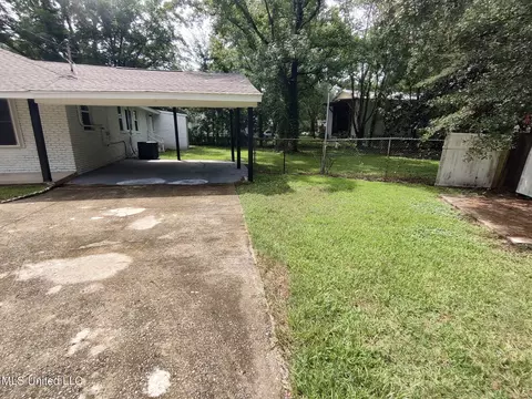 Exterior - 3100 Bellview Ave, Moss Point, MS 39563 photo 5 of 8