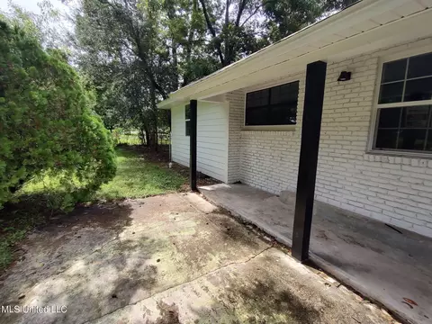 Exterior - 3100 Bellview Ave, Moss Point, MS 39563 photo 3 of 8