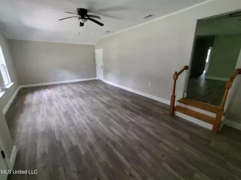 Living - 3100 Bellview Ave, Moss Point, MS 39563 photo 1 of 3