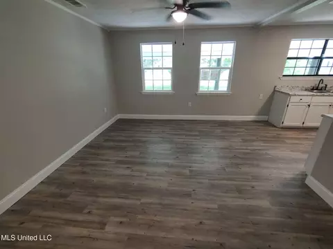 Living - 3100 Bellview Ave, Moss Point, MS 39563 photo 3 of 3