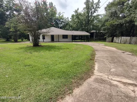 Exterior - 3100 Bellview Ave, Moss Point, MS 39563 photo 4 of 8