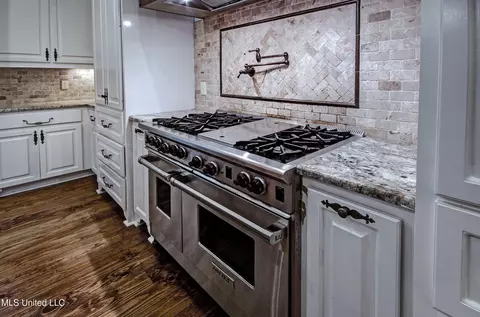 Kitchen - 222 Honours Dr, Madison, MS 39110 photo 3 of 5