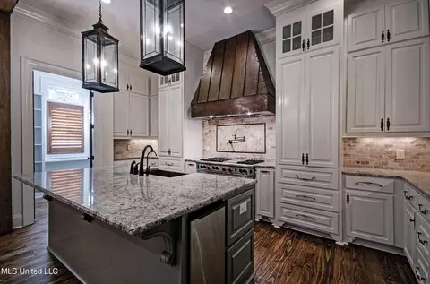 Kitchen - 222 Honours Dr, Madison, MS 39110 photo 2 of 5