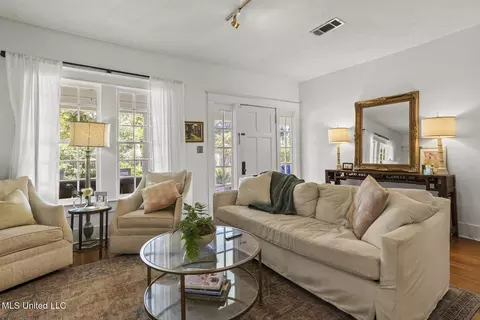 Living - 1021 Euclid Ave, Jackson, MS 39202 photo 5 of 5