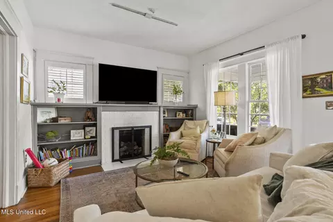 Living - 1021 Euclid Ave, Jackson, MS 39202 photo 4 of 5