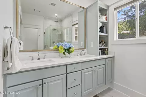 Bath - 1021 Euclid Ave, Jackson, MS 39202 photo 1 of 3