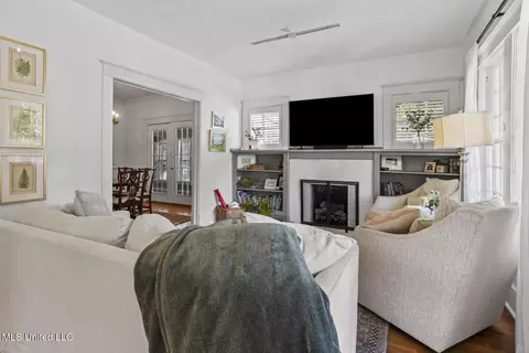 Living - 1021 Euclid Ave, Jackson, MS 39202 photo 3 of 5