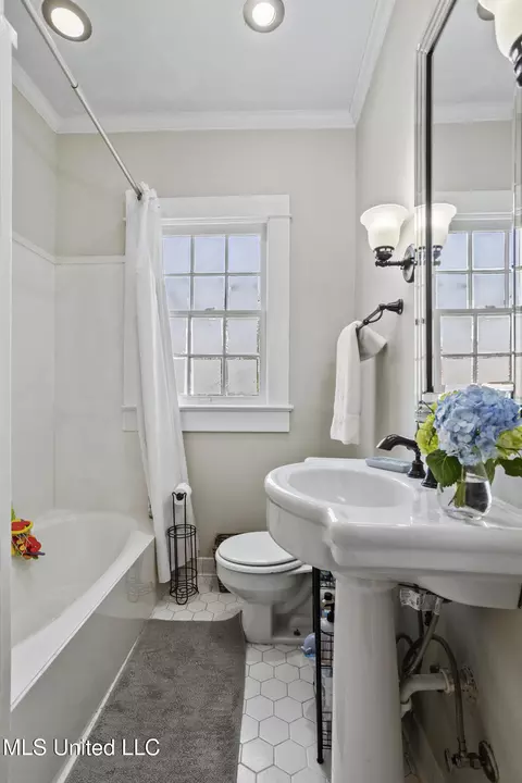 Bath - 1021 Euclid Ave, Jackson, MS 39202 photo 3 of 3