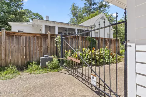 Exterior - 1021 Euclid Ave, Jackson, MS 39202 photo 7 of 11