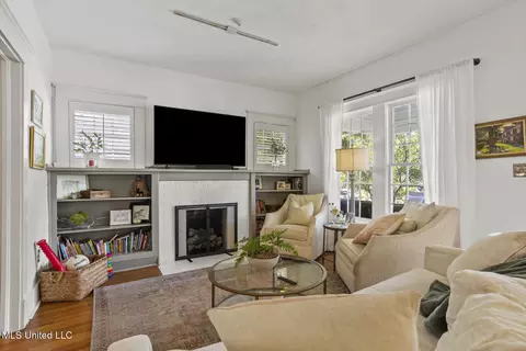 Living - 1021 Euclid Ave, Jackson, MS 39202 photo 1 of 5