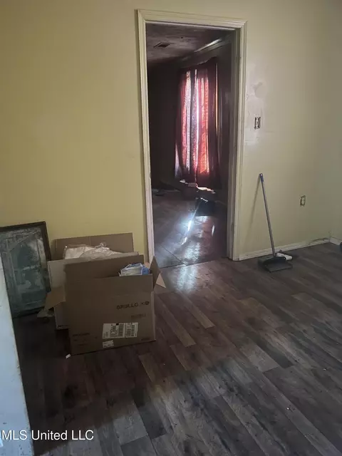Entry Way - 1012 Terrace Ave, Jackson, MS 39209 photo 2 of 4