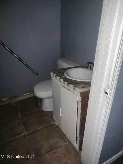 Bath - 1012 Terrace Ave, Jackson, MS 39209 photo 4 of 5