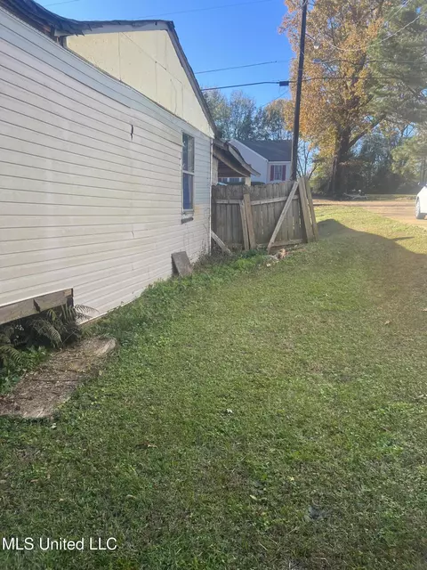 Exterior - 1012 Terrace Ave, Jackson, MS 39209 photo 5 of 7
