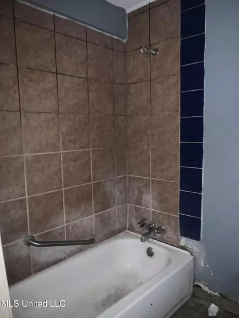 Bath - 1012 Terrace Ave, Jackson, MS 39209 photo 3 of 5