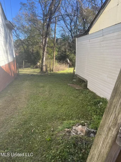 Exterior - 1012 Terrace Ave, Jackson, MS 39209 photo 1 of 7