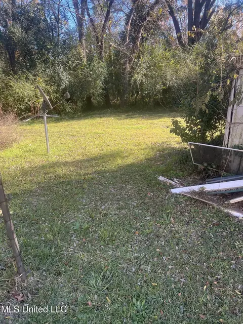 Exterior - 1012 Terrace Ave, Jackson, MS 39209 photo 6 of 7