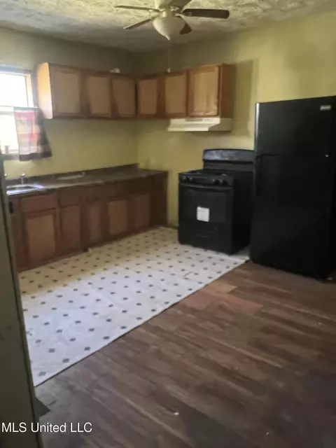 Kitchen - 1012 Terrace Ave, Jackson, MS 39209 photo 1 of 1