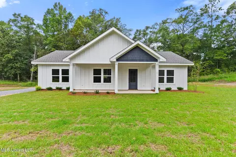 213 E V Lowery Rd, Lucedale, MS 39452