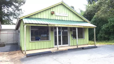 395 E Van Dorn Ave, Holly Springs, MS 38635