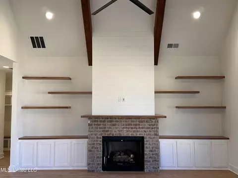 Living - 1817 Caribe Dr, Nesbit, MS 38651 photo 1 of 1