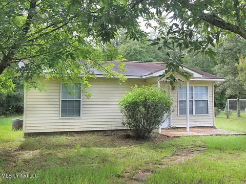 10009 Flintridge Dr, Moss Point, MS 39562