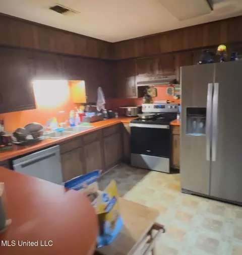 Kitchen - 22452 Joe Windom Rd, Saucier, MS 39574 photo 1 of 1