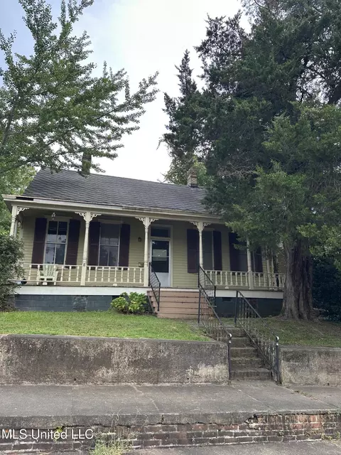 301 Arlington Ave, Natchez, MS 39120