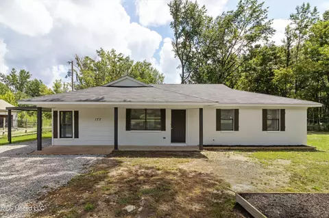 177 Dockery Dr, Byhalia, MS 38611