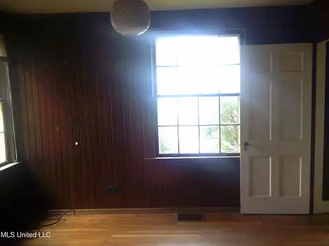 Bedroom - 1503 N Madison St, Corinth, MS 38834 photo 1 of 4