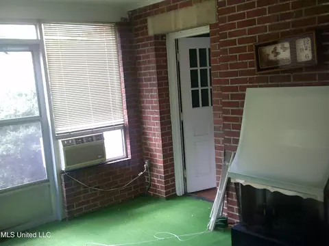 Exterior - 1503 N Madison St, Corinth, MS 38834 photo 5 of 7