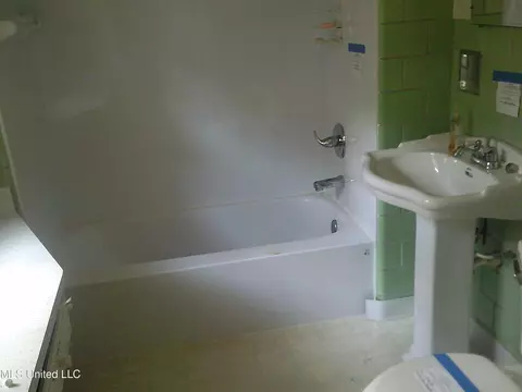 Bath - 1503 N Madison St, Corinth, MS 38834 photo 1 of 1