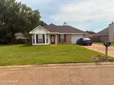 1934 Christine Dr, Byram, MS 39272