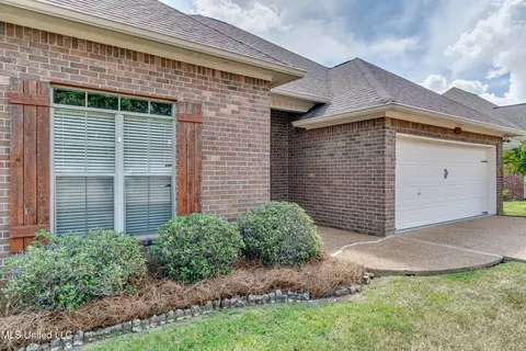 Exterior - 218 Crescent Ridge Dr, Madison, MS 39110 photo 4 of 14