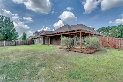 Exterior - 218 Crescent Ridge Dr, Madison, MS 39110 photo 11 of 14