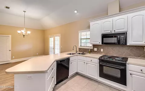 Kitchen - 218 Crescent Ridge Dr, Madison, MS 39110 photo 5 of 5