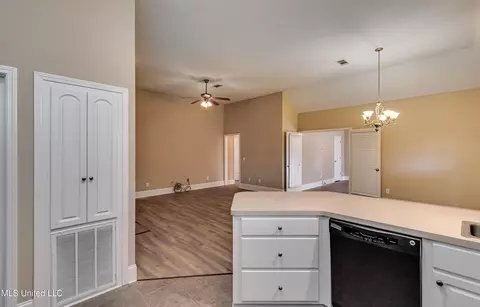 Living - 218 Crescent Ridge Dr, Madison, MS 39110 photo 6 of 9