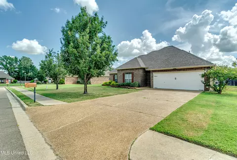 Exterior - 218 Crescent Ridge Dr, Madison, MS 39110 photo 2 of 14