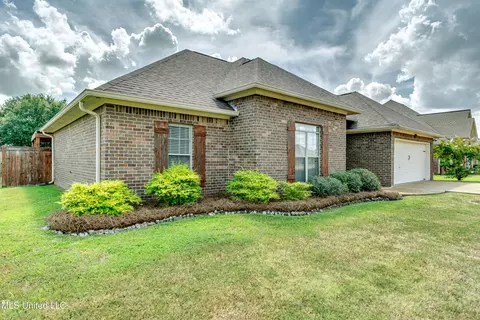 Exterior - 218 Crescent Ridge Dr, Madison, MS 39110 photo 3 of 14