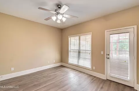 Living - 218 Crescent Ridge Dr, Madison, MS 39110 photo 7 of 9