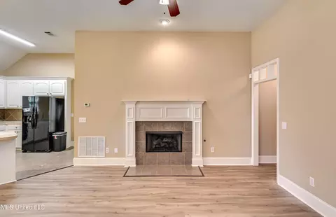 Living - 218 Crescent Ridge Dr, Madison, MS 39110 photo 3 of 9
