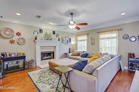 Living - 705 Prominence Dr, Flowood, MS 39232 photo 2 of 3