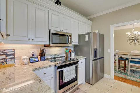 Kitchen - 705 Prominence Dr, Flowood, MS 39232 photo 2 of 4