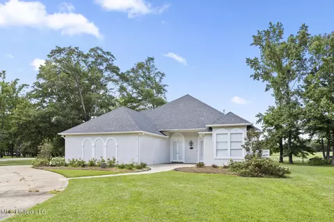510 S Deerfield Dr, Canton, MS 39046