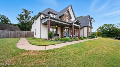 Exterior - 1717 W Keenlan Dr, Hernando, MS 38632 photo 6 of 18