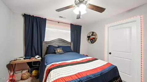 Bedroom - 1717 W Keenlan Dr, Hernando, MS 38632 photo 2 of 2