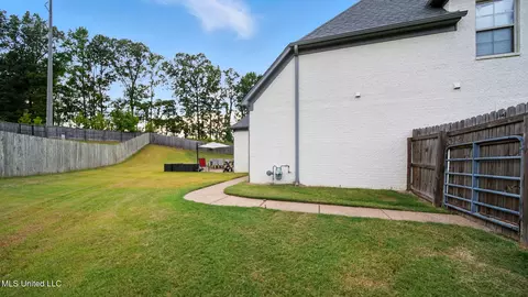 Exterior - 1717 W Keenlan Dr, Hernando, MS 38632 photo 14 of 18