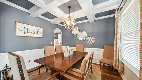 Dining - 1717 W Keenlan Dr, Hernando, MS 38632 photo 2 of 4