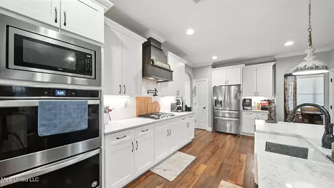 Kitchen - 1717 W Keenlan Dr, Hernando, MS 38632 photo 2 of 2